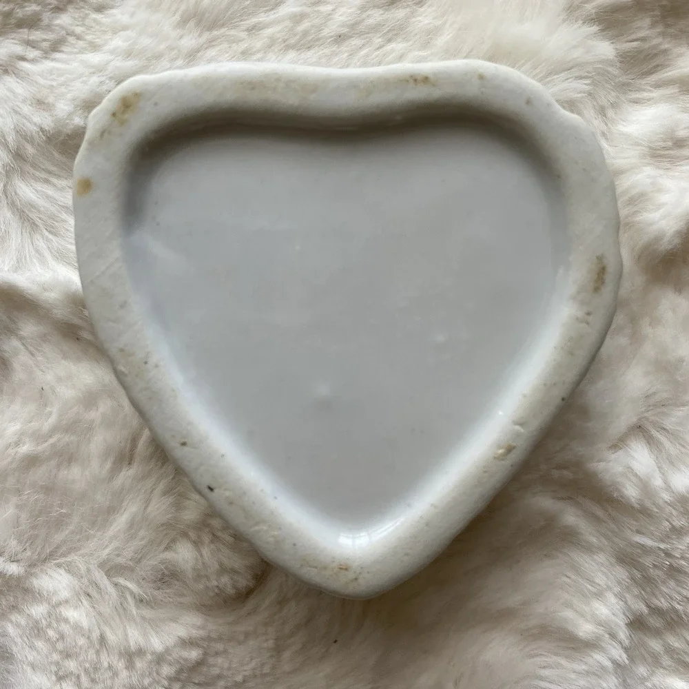 Vintage Heart Shaped Trinket Jewelry Box‎ Ceramic 3D Flowers on Lid 3